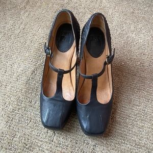 Frye Mart t-strap heels 8.5